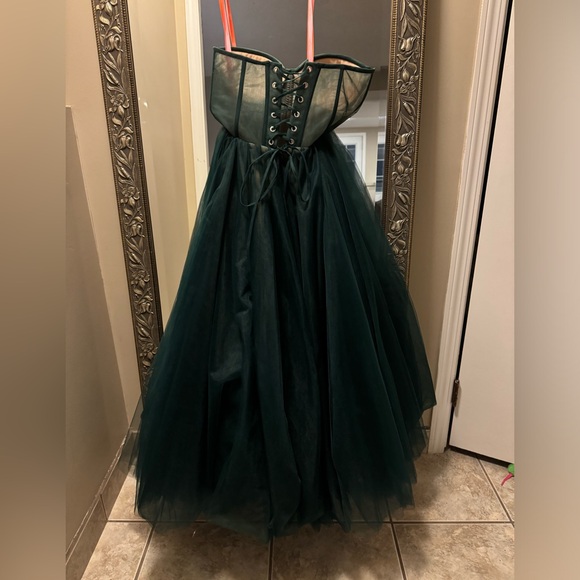 Emerald Green Strapless Puffy Midi Dress - Picture 3 of 11